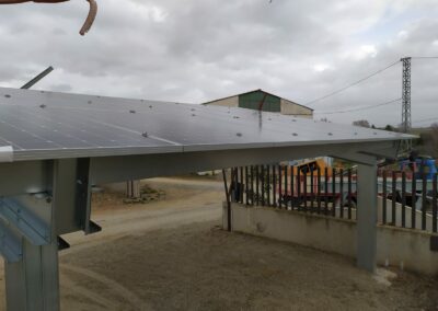 paneles solares de la estructura para parking